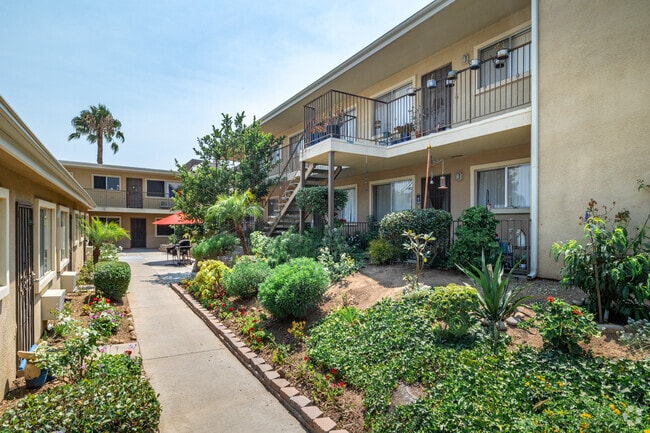Lush Landscaping - Pomerado Gardens Apartments
