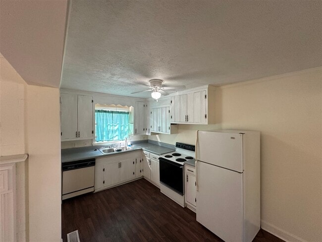 Foto del edificio - 1021 Roselawn Way