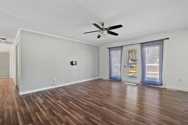 Building Photo - 639 Alberthas Dr