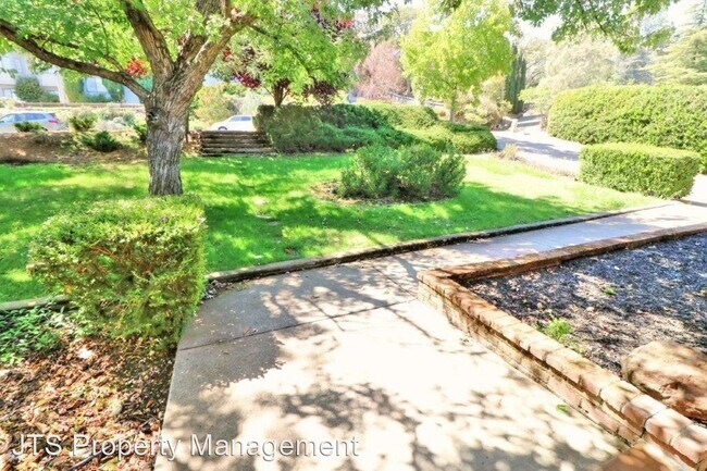 Building Photo - 3 br, 3 bath House - 3561 Ridgeview Drive
