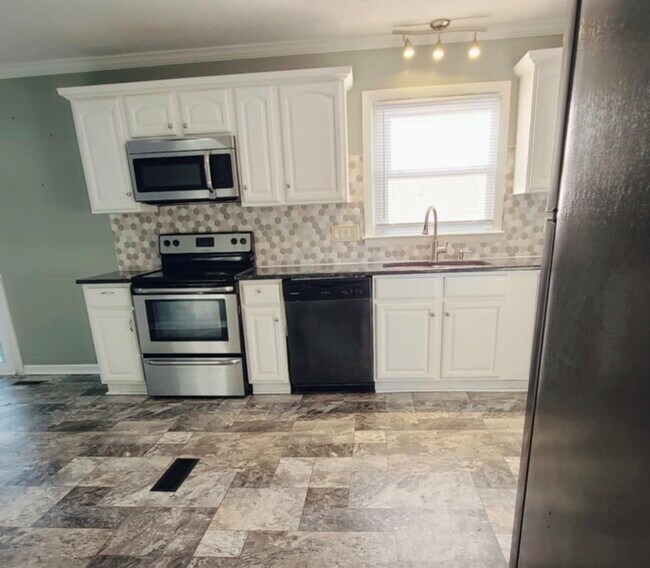 Building Photo - 6151 Wynnwood Dr