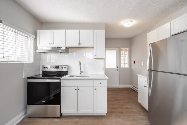 Photo du bâtiment - 2 Bedroom Unit in Small walk up