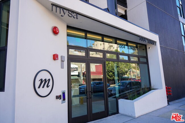 Foto del edificio - 3004 Sunset Blvd