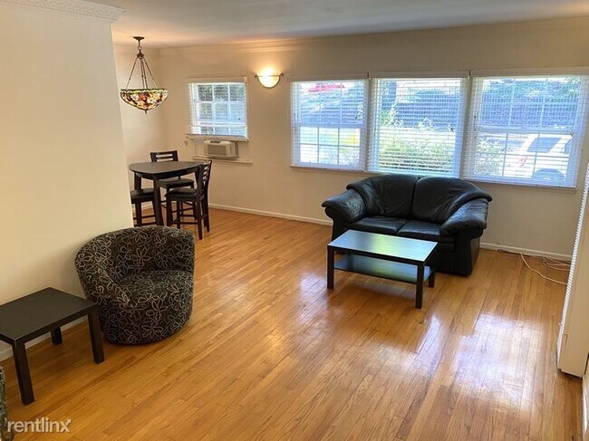Building Photo - 1 br, 1 bath Apartment - 624 Veteran Avenue