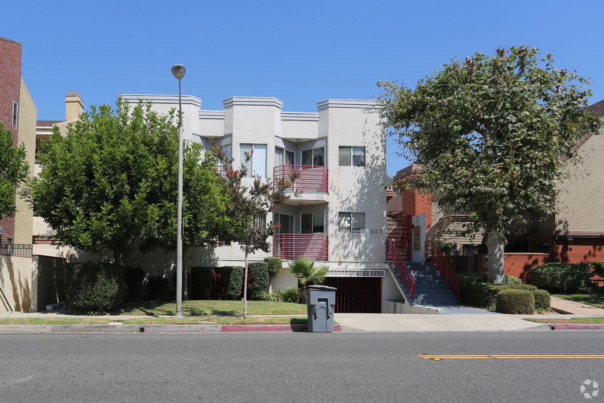 Building Photo - 257 W Stocker St