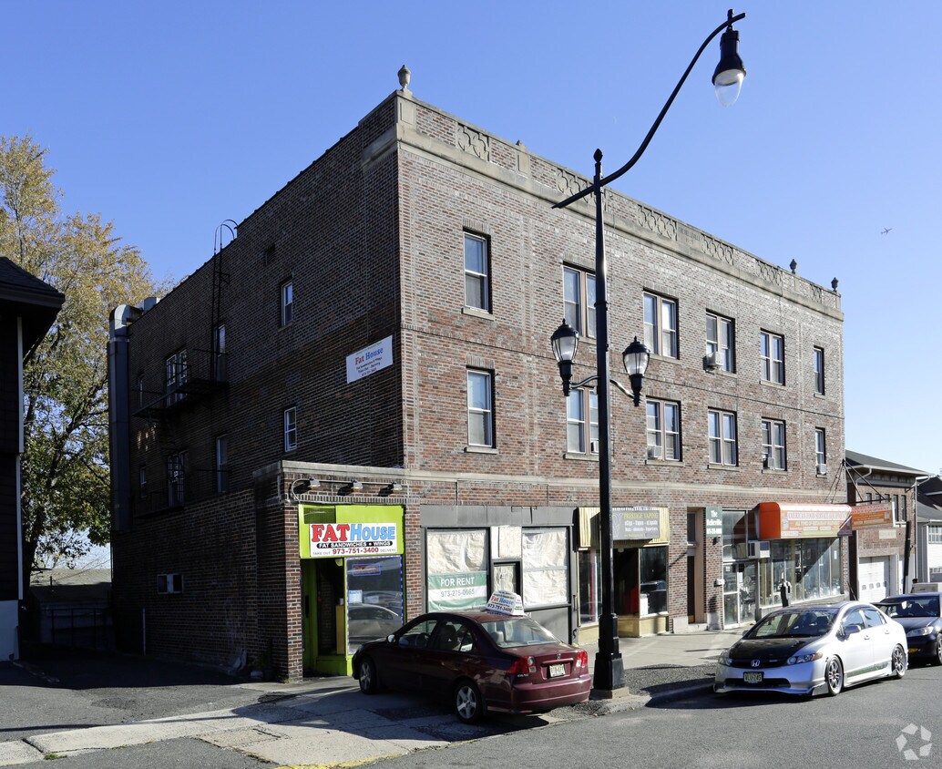 Primary Photo - 442-448 Washington Ave