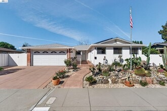 Building Photo - 1450 Kolln St