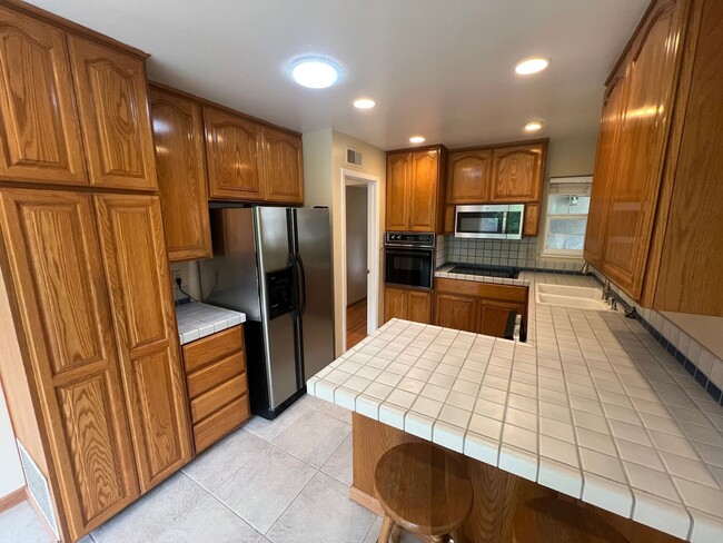 Foto del edificio - Beautiful 3 bed 2 bath Sunnyvale home.
