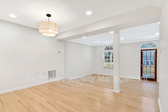 Building Photo - 6630 Medinah Ln