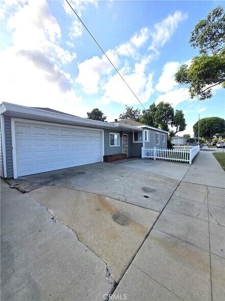 Foto del edificio - 1740 E 53rd St