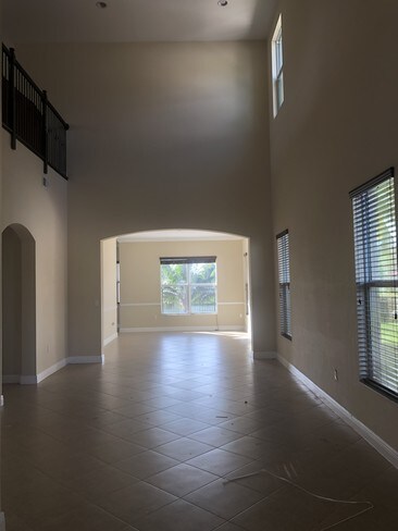 Building Photo - 4501 San Mellina Dr