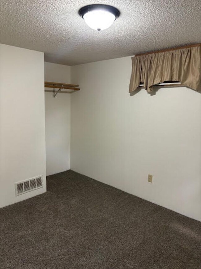 Building Photo - 3 Bedroom House in St. Cloud!