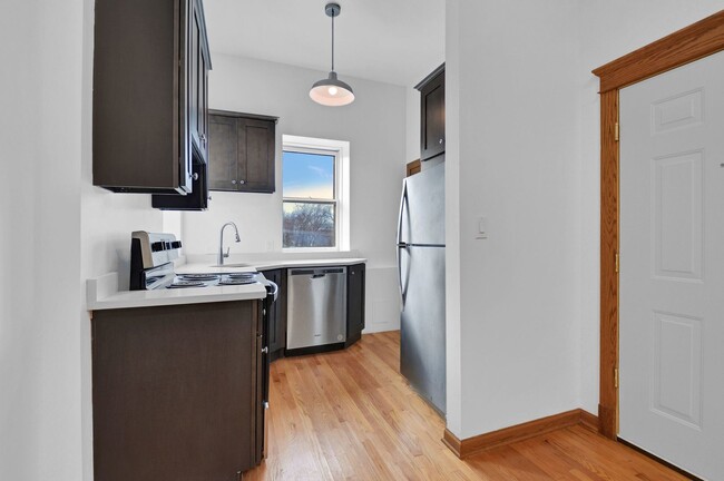 Foto del edificio - 611 W Briar Pl