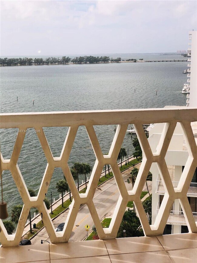 Foto del edificio - 1430 Brickell Bay Dr