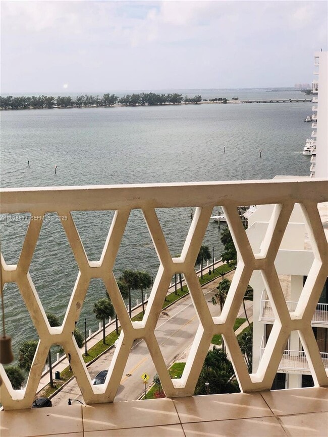 Building Photo - 1430 Brickell Bay Dr