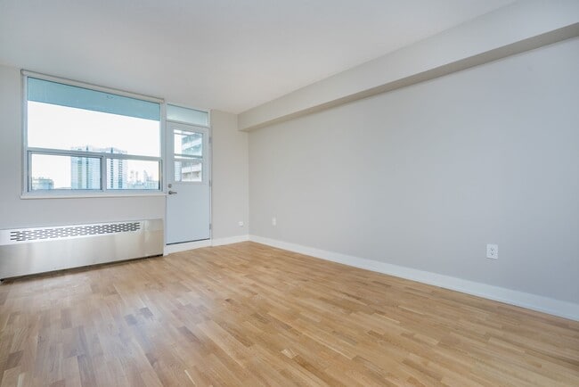 Building Photo - 407-230 Oak St