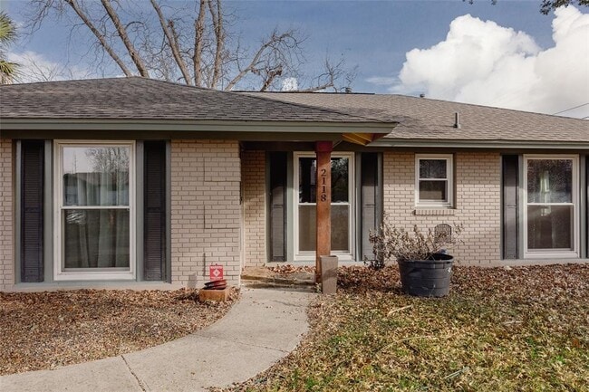 Building Photo - 2118 Fordham Ln