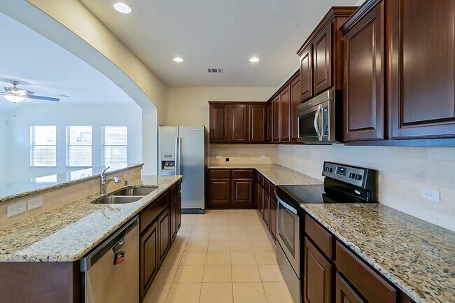 Building Photo - 719 Carillion Dr