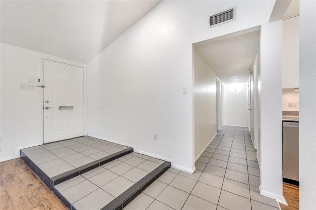 Building Photo - 3624 High Bluff Dr