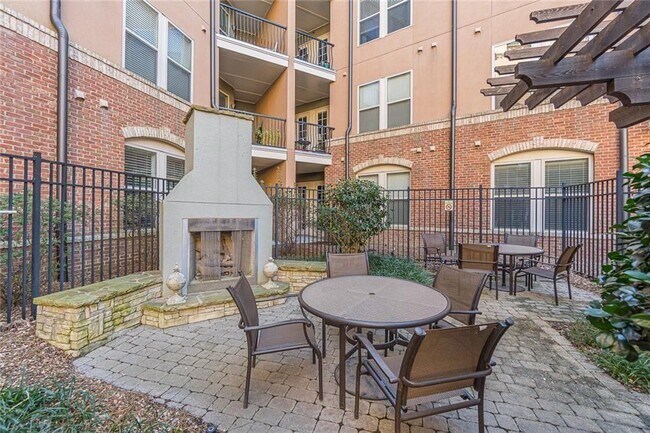 Foto del edificio - 901 Abernathy Rd NE