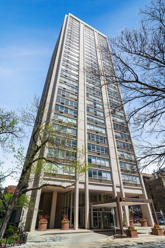Primary Photo - 70 W Burton Pl