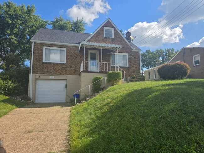 Building Photo - 305 Longview Dr