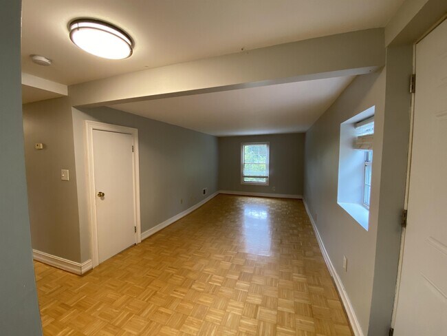 Building Photo - 419 Noelton Dr SW