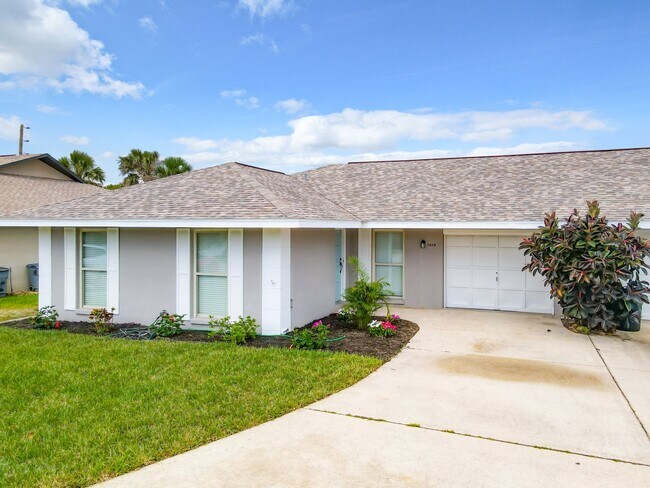 Building Photo - Lovely 2 Bedroom 2 Bath Duplex