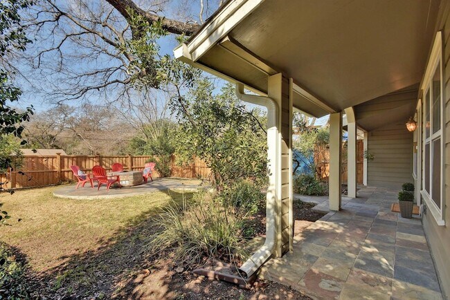 Foto del edificio - 1909 Winsted Ln