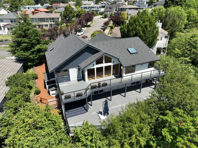 Foto del edificio - Sophisticated and Elegant home is located in Harbor Ridge at Browns Point. Spacious 4 bedroom, 4 ...