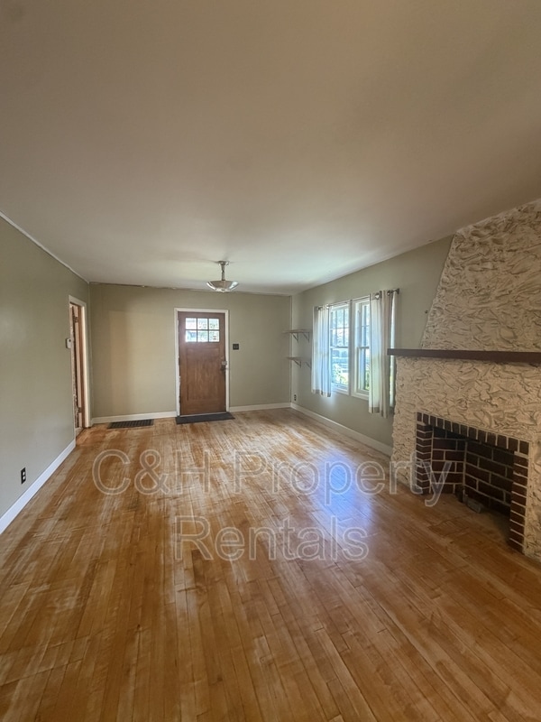 Building Photo - 212 Alderson Ave