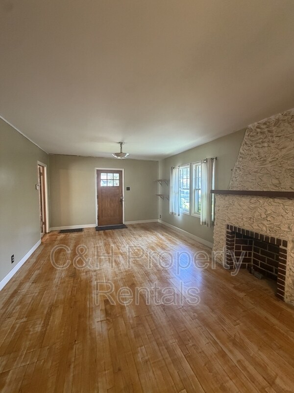 Foto del edificio - 212 Alderson Ave
