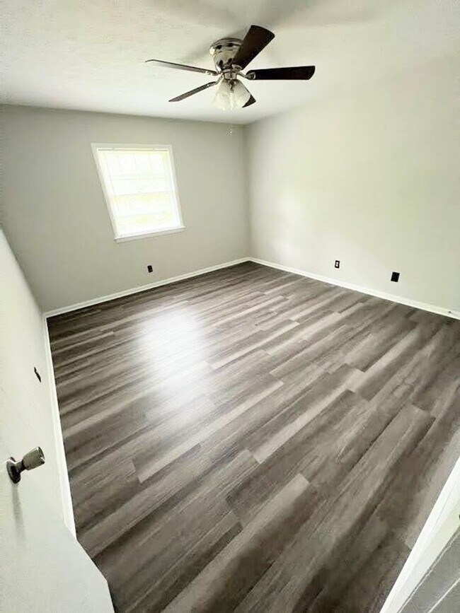 Building Photo - 2 Bedroom Duplex in a Great Location