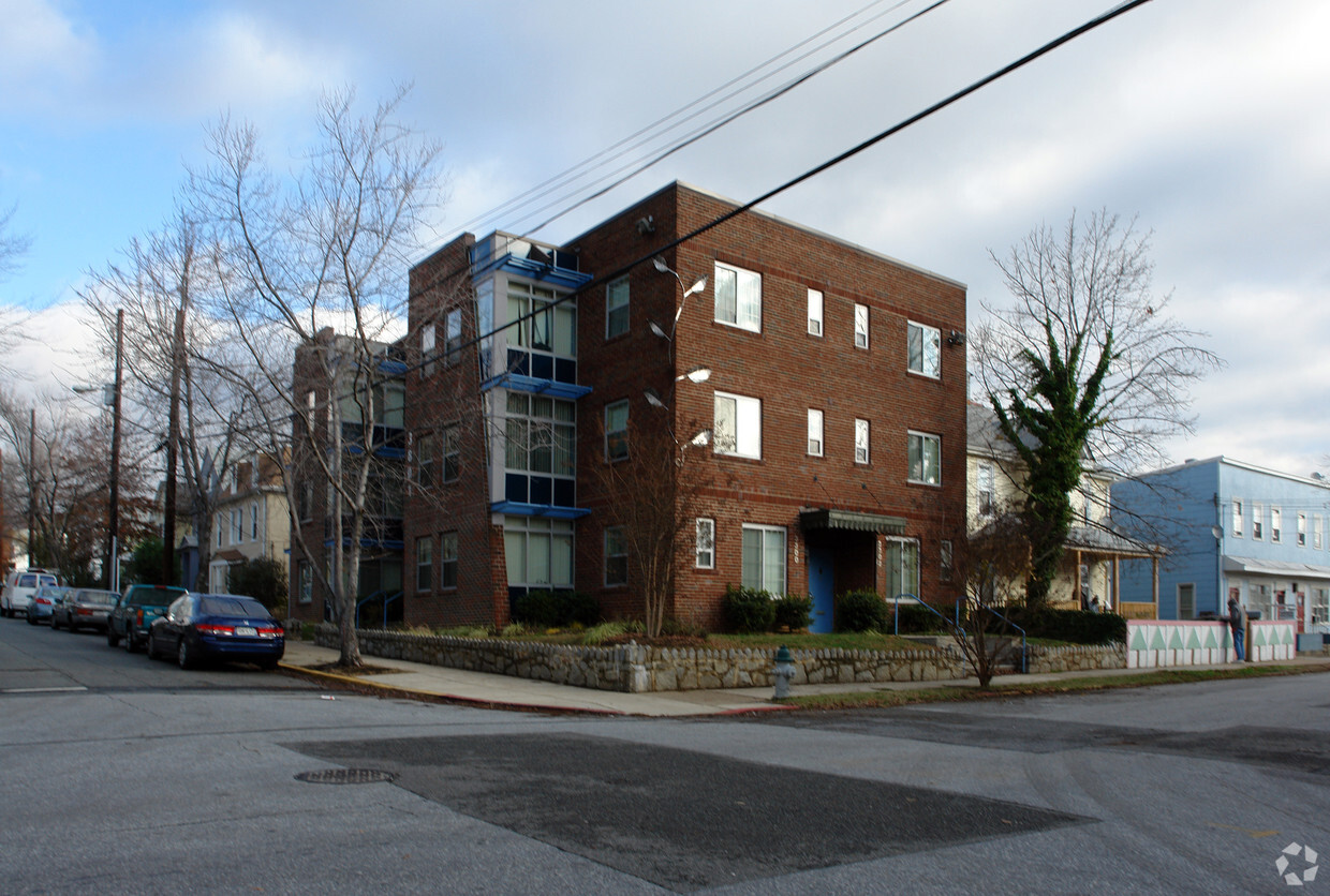 Primary Photo - Mount Rainier Artist Apartments