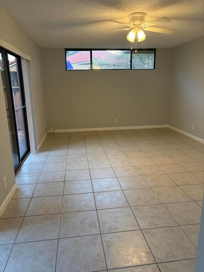 Foto del edificio - 8165 Severn Dr