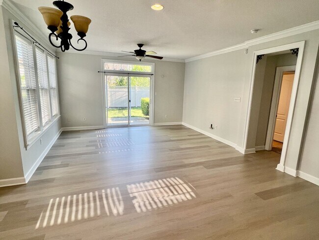 Building Photo - New Flooring and Paint! Updated 2BR Condo ...