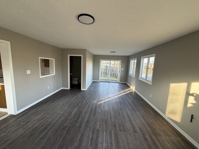 Foto del edificio - 4300 E 175th St