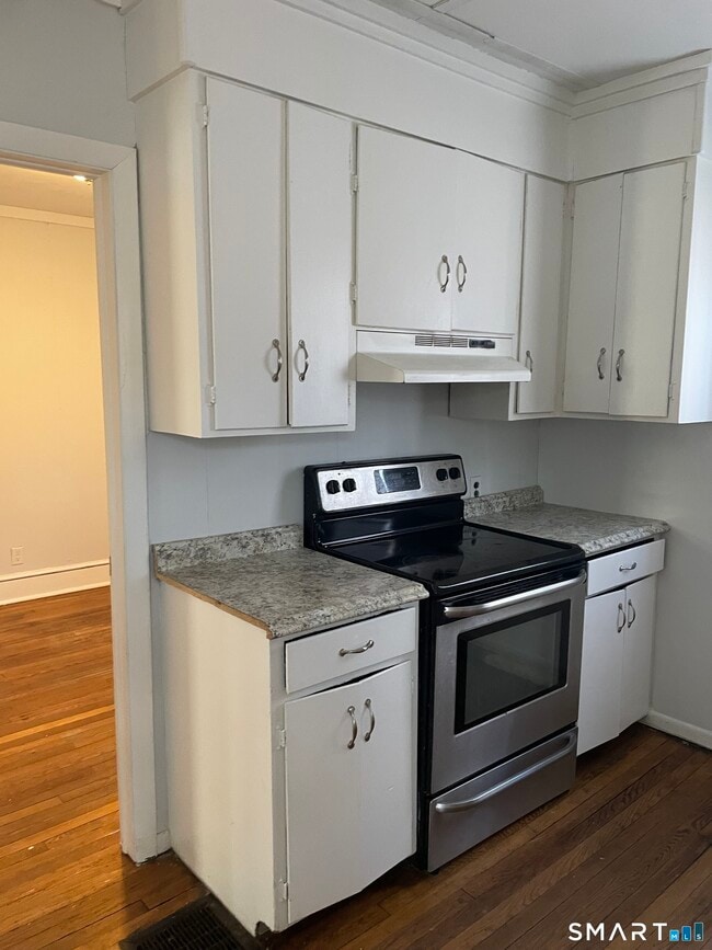 Building Photo - 70 Highlawn St