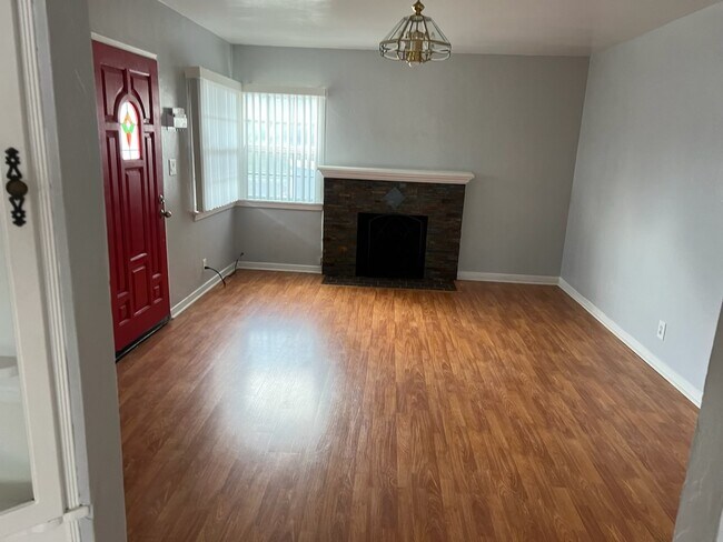 Foto del edificio - 1126 N Evergreen St