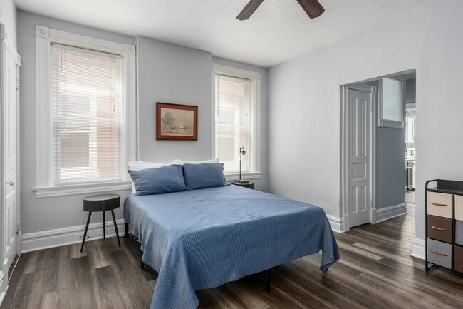 Building Photo - 4055-4057-4057 Hartford St