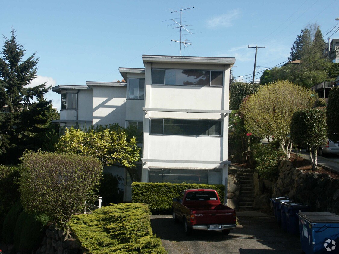 Building Photo - 2272 Gilman Dr W