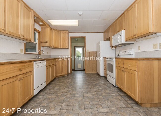 Building Photo - 4 br, 1 bath House - 7559 SE Webfoot Road