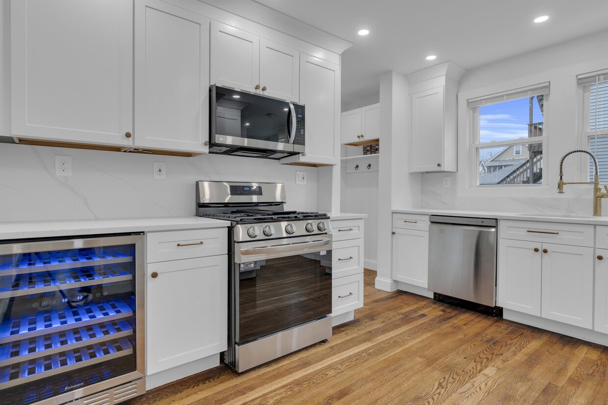 Photo - 116-118 White St (Belmont, MA)