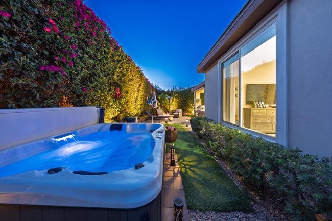 Foto del edificio - 51287 Longmeadow St