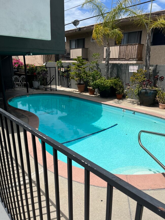 Foto del edificio - 917 N Curson Ave