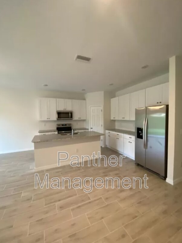 Building Photo - 3437 SW 8th Pl