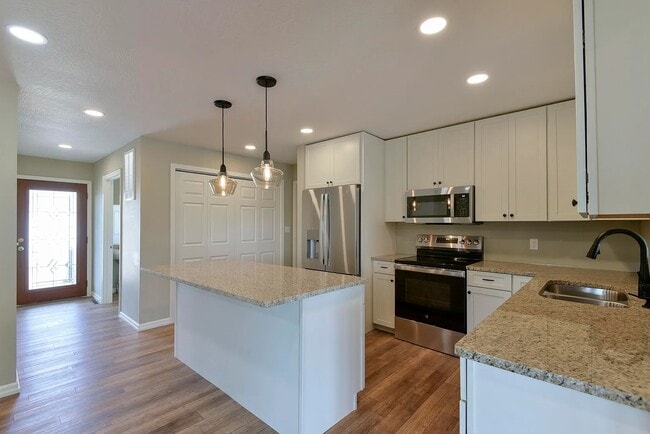 Building Photo - 4 Fisher Creek Dr