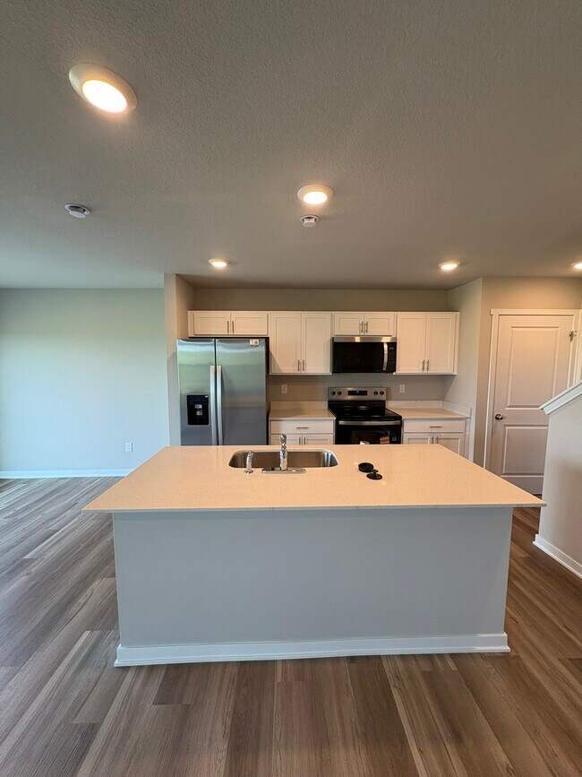 Foto del edificio - 1069 Daisy Ln