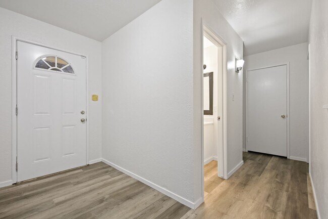 Foto del edificio - 3 Bedroom 2 Bathroom House For Rent!