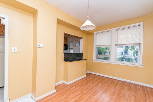 Building Photo - 1415 Holbrook St NE